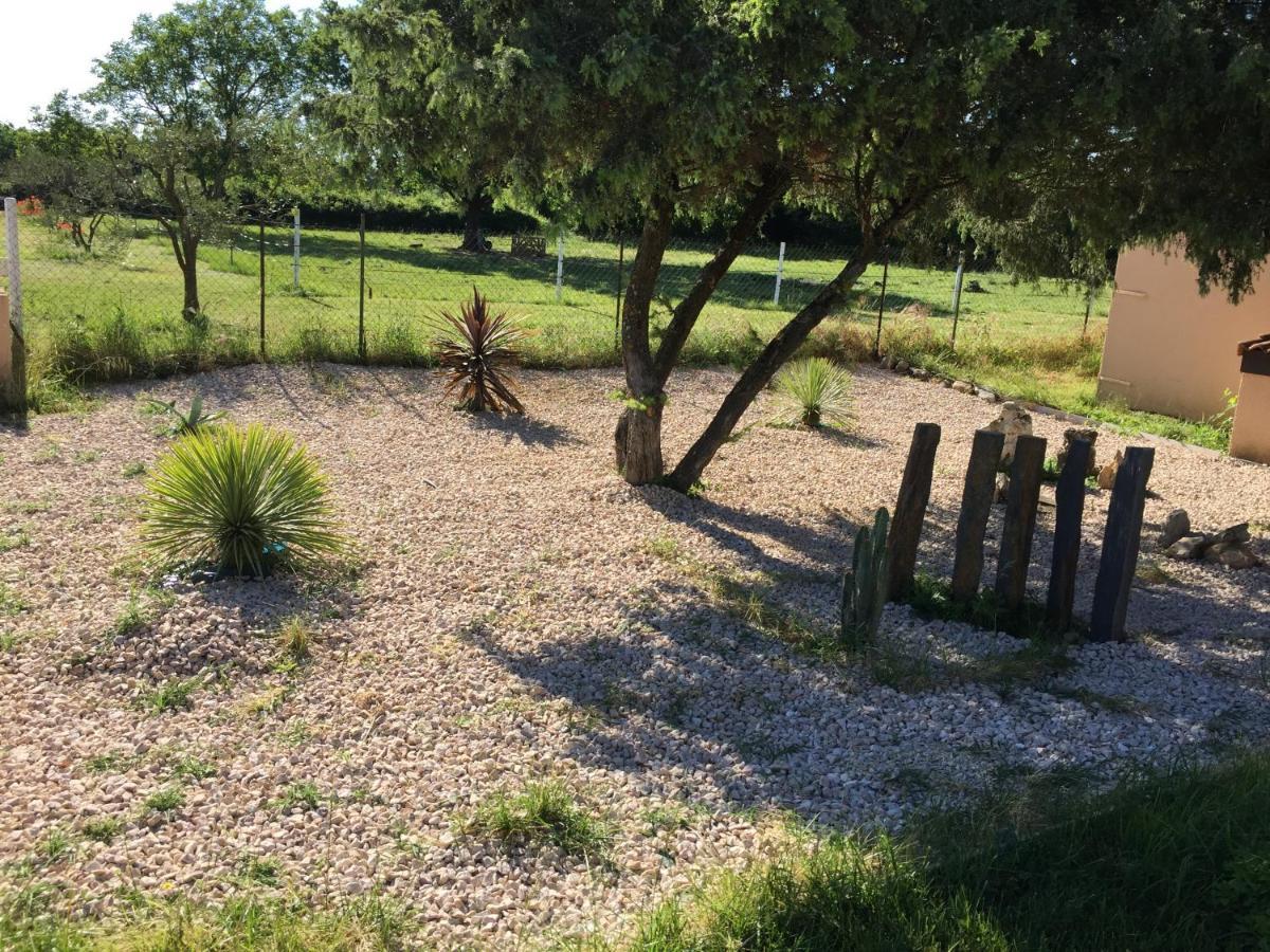 B&B Et Gite D'Ayran Saint-Quentin-la-Poterie Exterior photo