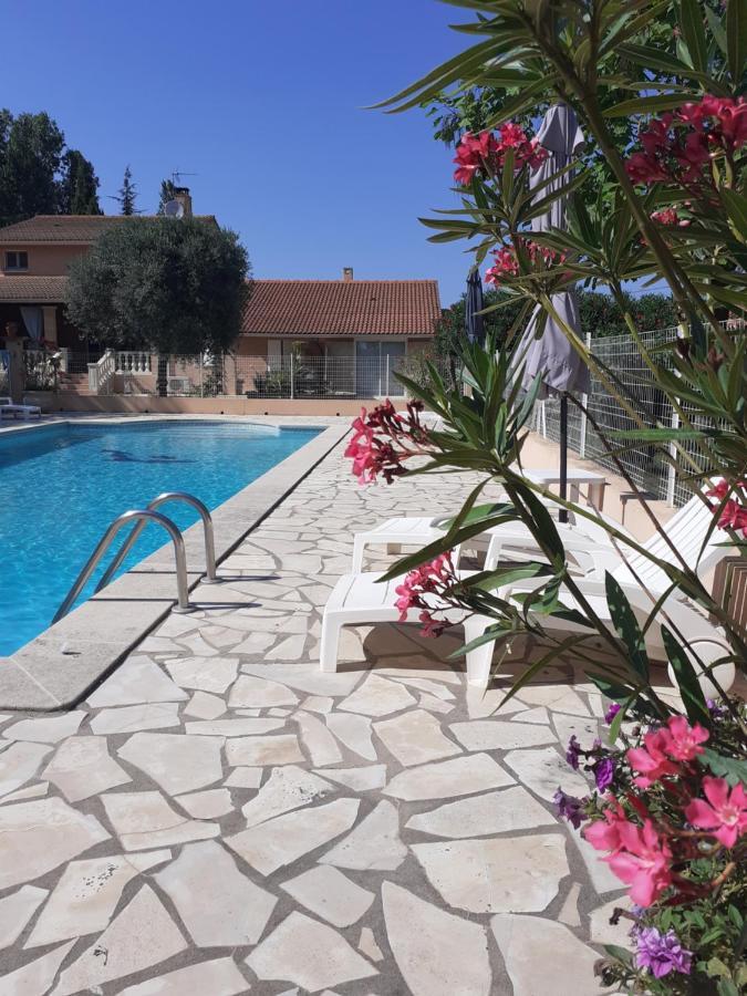 B&B Et Gite D'Ayran Saint-Quentin-la-Poterie Exterior photo