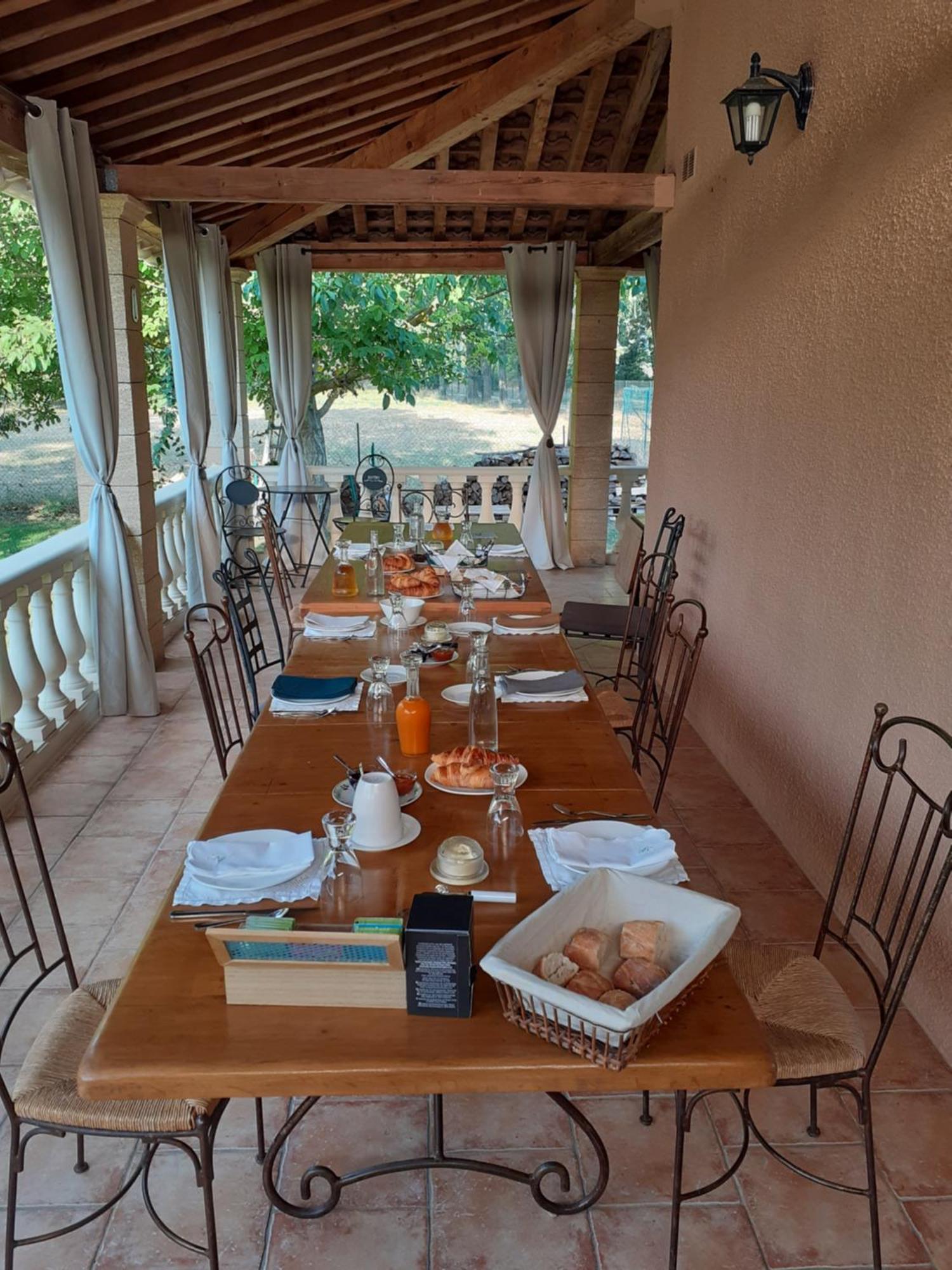 B&B Et Gite D'Ayran Saint-Quentin-la-Poterie Exterior photo